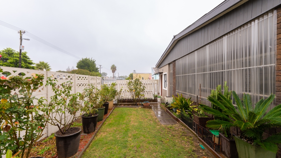 4 Bedroom Property for Sale in Peerless Park Western Cape